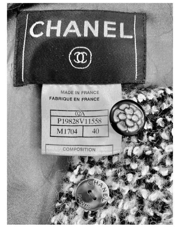 Sophisticated Chanel 02A 2002 Fall Long Wool Tweed Black White Duster Removable Fur Trim Collar Coat Jacket FR 40